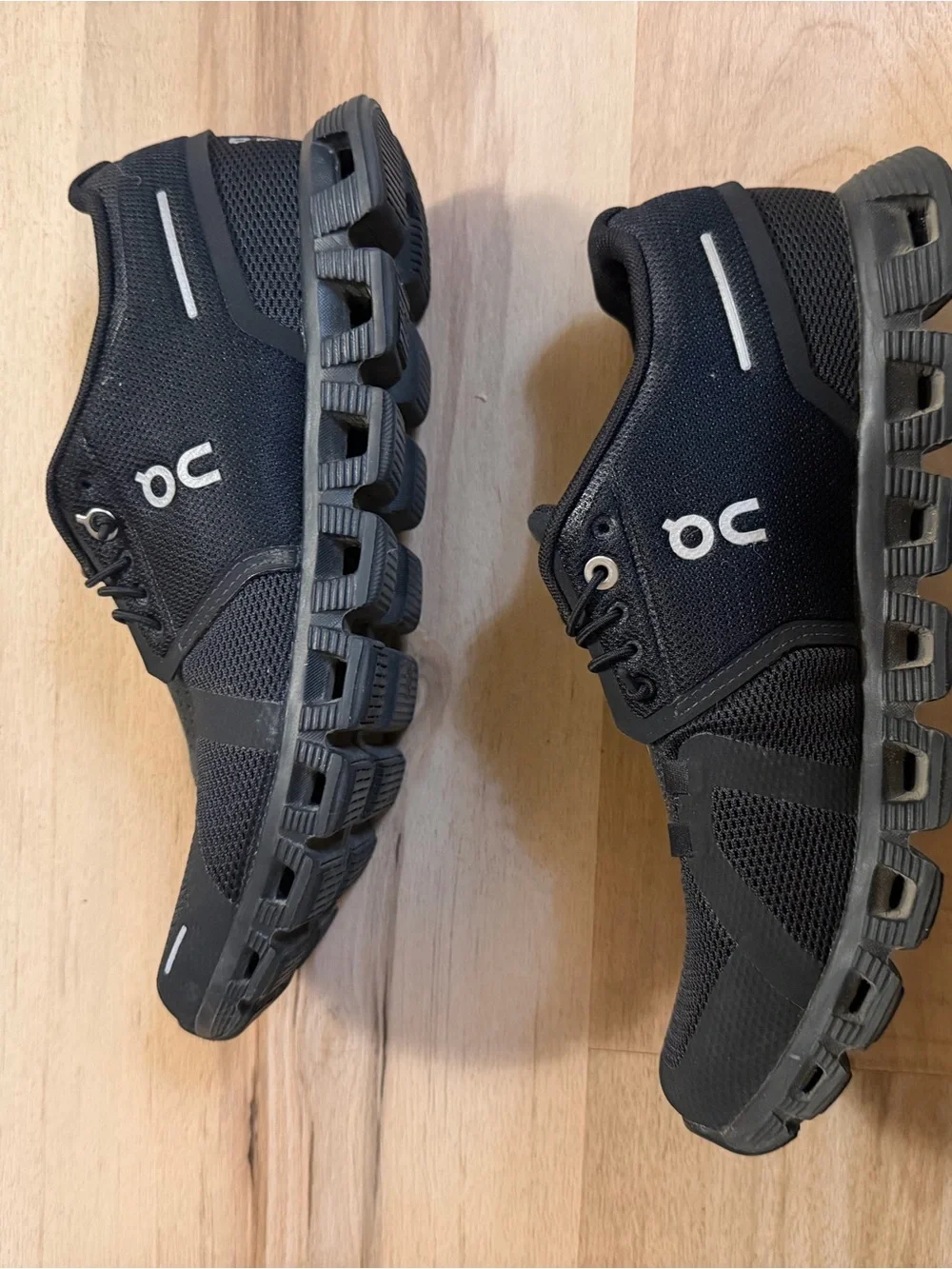 On Running Cloud 6 Black Athletic Running Shoes
